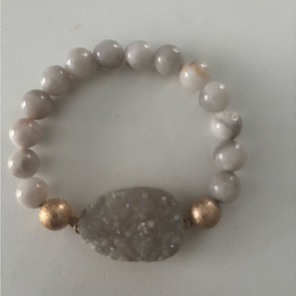 Kinsley Armelle Gray and Gold Beaded Bracelet